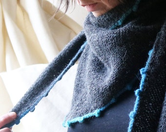 Triangular shawl / wrap / scarf / with contrast bobble trim, hand knit and crochet | PDF pattern