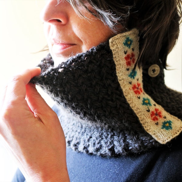 Chunky textured cowl with fair isle band hand knit PDF pattern