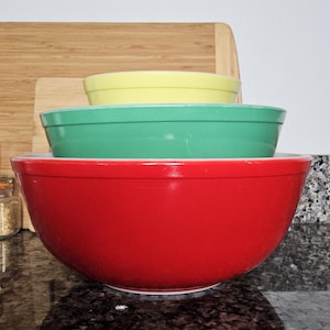 Pyrex Nesting Bowls, Set of 3, made in USA vintage retro primary colors 401 403 404 collector kitchen housewarming gift nostalgia shower