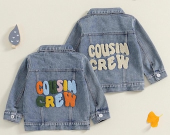 Wielkanocna kurtka dżinsowa Cousin Crew dla dzieci – spersonalizowany strój na zjazd rodzinny, uroczy pomysł na prezent dla kuzyna, haftowana kurtka Cousin Crew