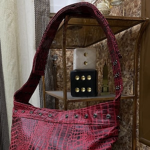 Rote Krokodil Print Ledertasche Nieten Ledertasche Veronica Mars Tasche Damen Designer Tasche Leder Umhängetasche Damen Handtasche Hobo Tote Bag