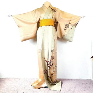 No.168 Vintage kimono/ Made of silk/ kimono dress/ Tukesage kimono/ floral pattern/ Color beige, warm gray