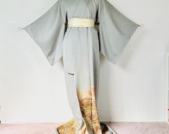 No. 51 Japanese vintage kimono/ Made of silk/ kimonodoress/ robe/light blue gray/ tomesode kimono