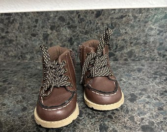 Botas con cordones para niños de Carter's, talla 5