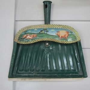 Vintage Metal Dustpan J.V. Reed Green Sweeping Dustpan Pig Painted Dustpan Wall Hanging Cute Pig & Piglets Dustpan Country Kitchen Dustpan