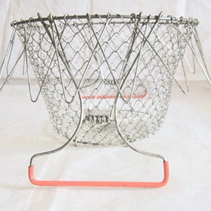 Cesta de alambre plegable vintage Esta cesta francesa ÚNICA con 2 resortes en el interior Cesta de huevos de alambre plegable vintage inusual y elegante con asas naranjas