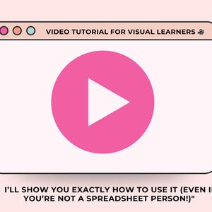 Puede incluir: Ilustraci&oacute;n digital de una interfaz de tutorial en v&iacute;deo. La interfaz presenta una pantalla blanca con un gran bot&oacute;n de reproducci&oacute;n rosa en el centro. El texto en la parte superior dice "VIDEO TUTORIAL FOR VISUAL LEARNERS". Debajo, el texto dice: "I'LL SHOW YOU EXACTLY HOW TO USE IT (EVEN IF YOU'RE NOT A SPREADSHEET PERSON!)"