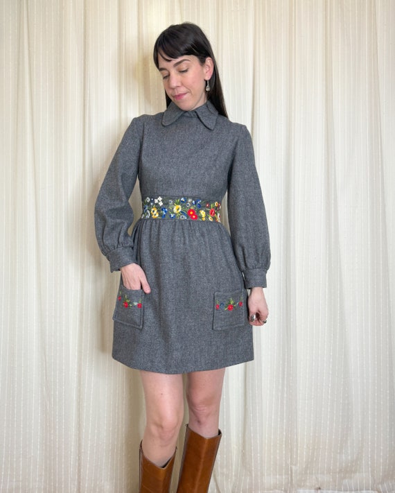 70s grey embroidered floral dress - image 2