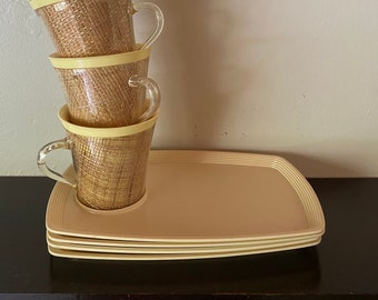 VINTAGE Thermo Temp snack trays and raffia mugs. Mallory Randall Corp. Yellow, almond, Set of 4