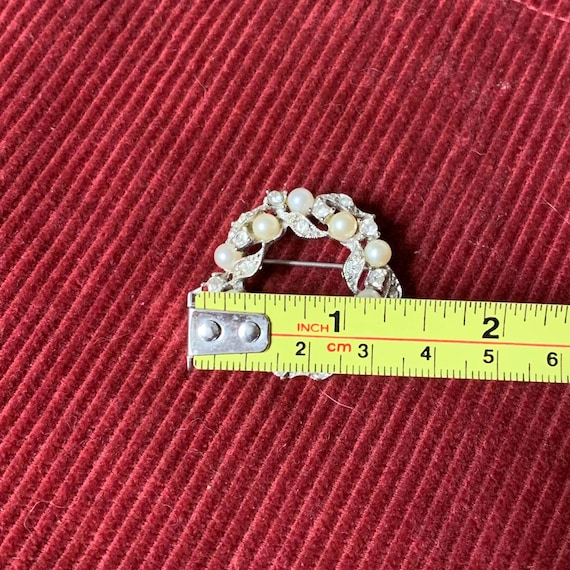 Vintage Richelieu Pearl & Crystal Wreath Brooch - image 6