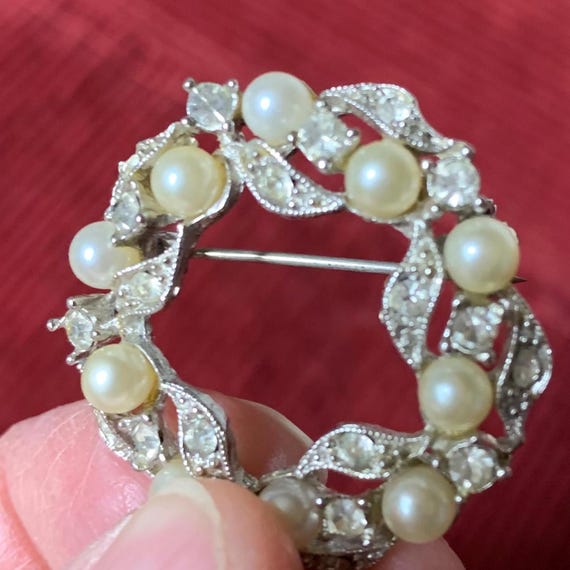 Vintage Richelieu Pearl & Crystal Wreath Brooch - image 5