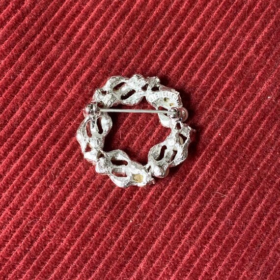Vintage Richelieu Pearl & Crystal Wreath Brooch - image 2