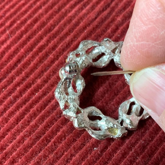 Vintage Richelieu Pearl & Crystal Wreath Brooch - image 4