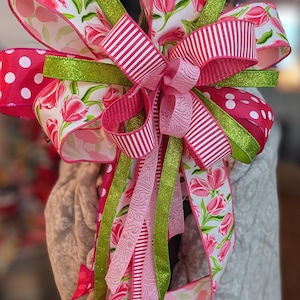 Spring Tulip Wreath Bow