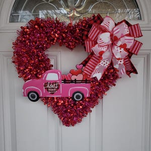 Valentine&#39;s Day Heart Wreath: Pink Love Truck Decor