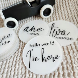 Disques acryliques Baby Milestone | Les 12 premiers mois de bébé | Accessoires photo pour bébé | Cadeau baby shower | Nouveau cadeau pour bébé | Accessoires photo de grossesse