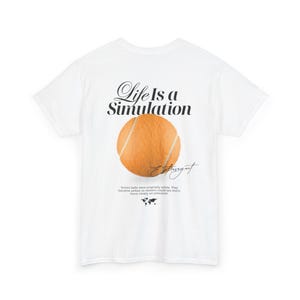La vida es una simulación. Camiseta de tenis con estampado gráfico. Camiseta minimalista con cita estética. Regalo para amantes del tenis. Camiseta gráfica genial unisex.