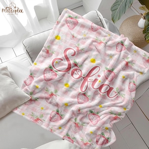 Custom Daisy Strawberries Blanket, Pink Strawberry Name Blanket for Baby Girl, Cute Kids Nursery Decor, Birthday Gift for Daughter
