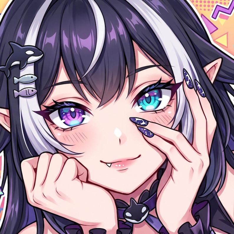 K&ouml;nnte beinhalten: Eine Illustration im Anime-Stil zeigt eine Figur mit langem dunklem Haar mit wei&szlig;en Str&auml;hnen, spitzen Ohren und heterochromen Augen in Violett und Blau. Die Figur tr&auml;gt eine Haarspange mit Orca-Motiv, Fisch-Anstecknadeln und ein passendes Orca-Halsband.
