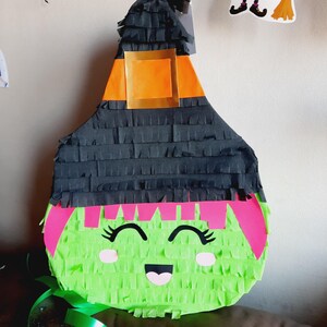 Hexen-Wundertüte. Halloween Pinata für Kinder Party. Halloweendekorationen