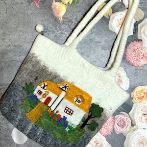 Handmade Shoulder bag / Winter bag / Colorful houses / Women&#39;s handbag / Shopper / Shopping bag / Gift for a woman / Felt bag / Wool bag