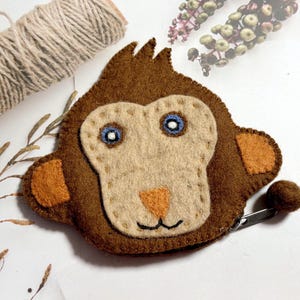 Bolsa pequena de feltro de macaco feita à mão / Bolsa de feltro de lã com zíper / Bolsa de feltro / Carteira de feltro para mulher / Carteira para ela / Bolsa de feltro / Presente para ela