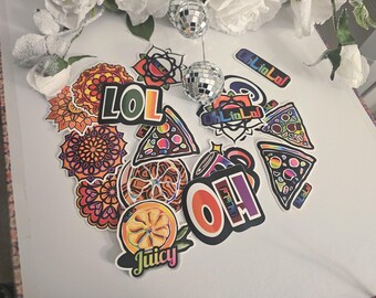 Calcomanías laminadas mate dibujadas a mano de pizza, café, Mandela y mandarina (variedad mixta). Juego de 16 unidades de OhLioLol (2025). Por tiempo limitado.