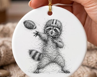 Adorno navideño con dibujo de mapache jugando al fútbol, ​​decoración para el árbol de Navidad, regalo para aficionados al deporte, recuerdo personalizado de tu equipo favorito.