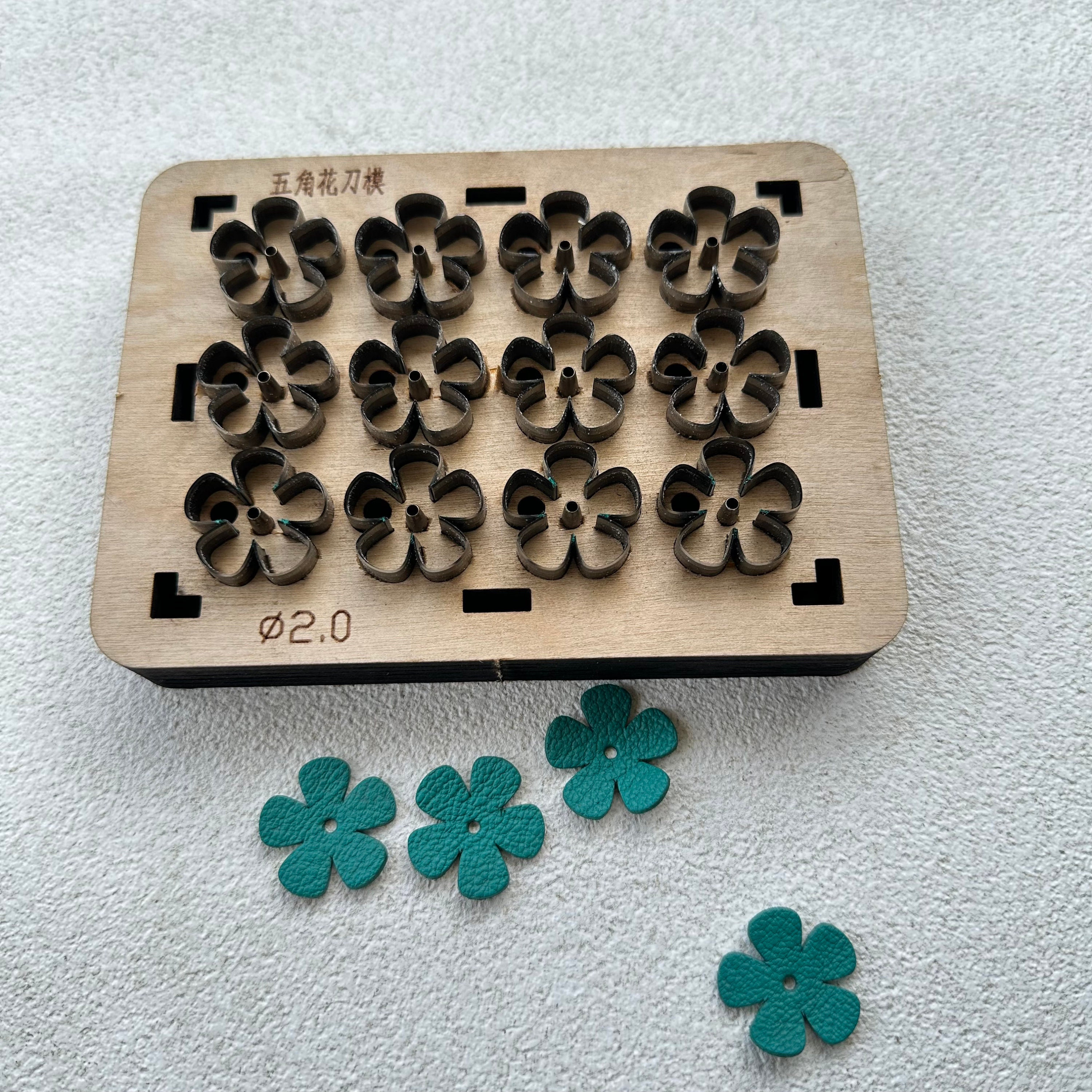 Leather flower cutting template Flower die cutting knife die petal cutting tool