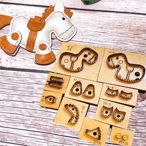 Pendentif porte-clés cheval dans un moule découpé, personnalisation à la main, artisanat du cuir, outil kraft pour artisanat du cuir