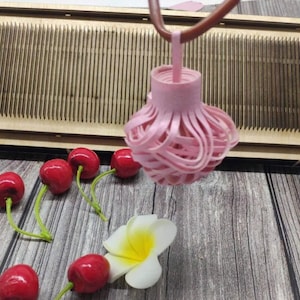 Pendentif pompon en cuir découpé dans un moule, personnalisation faite main, artisanat du cuir, outil kraft pour l'artisanat du cuir