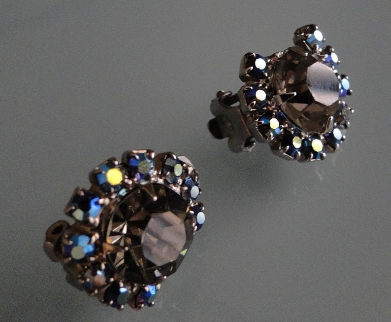 Gray Rhinestone and Blue aurora Borealis Clip Earrings 画像 1