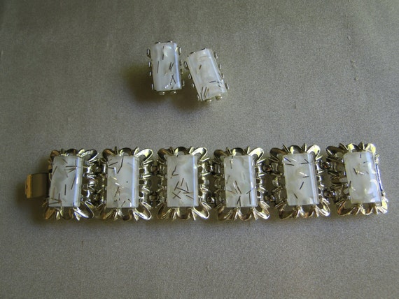 White and Gold Foiled Lucite Bracelet and Earring… - image 4