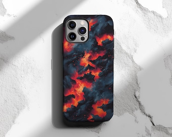 Puede incluir: Una funda de teléfono negra con un diseño de lava roja y naranja que fluye sobre rocas azul oscuro y negras.