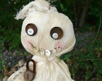 Halloween BOO GHOST doll Pattern PDF - primitive chains lock banner buttons bottlecap cheesecloth