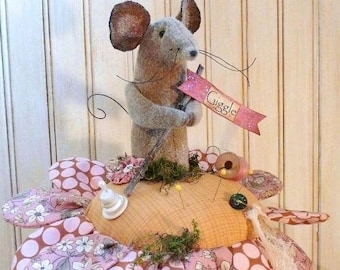 Posie & Mouse Pin keep pattern PDF - wool fabric flower primitive sewing notion