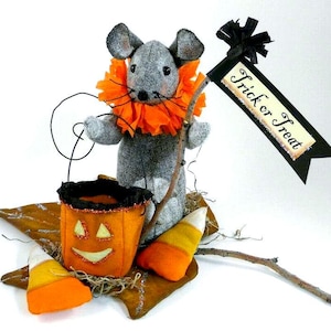 Prim Treat Halloween Mouse PDF pattern - trick or lantern fall leaf pumpkin candy corn doll wool fabric pdf primitive sign
