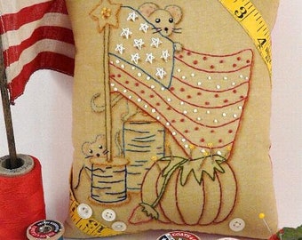 Yankee Doodle Mouse embroidery Pattern PDF - primitive stitchery mice