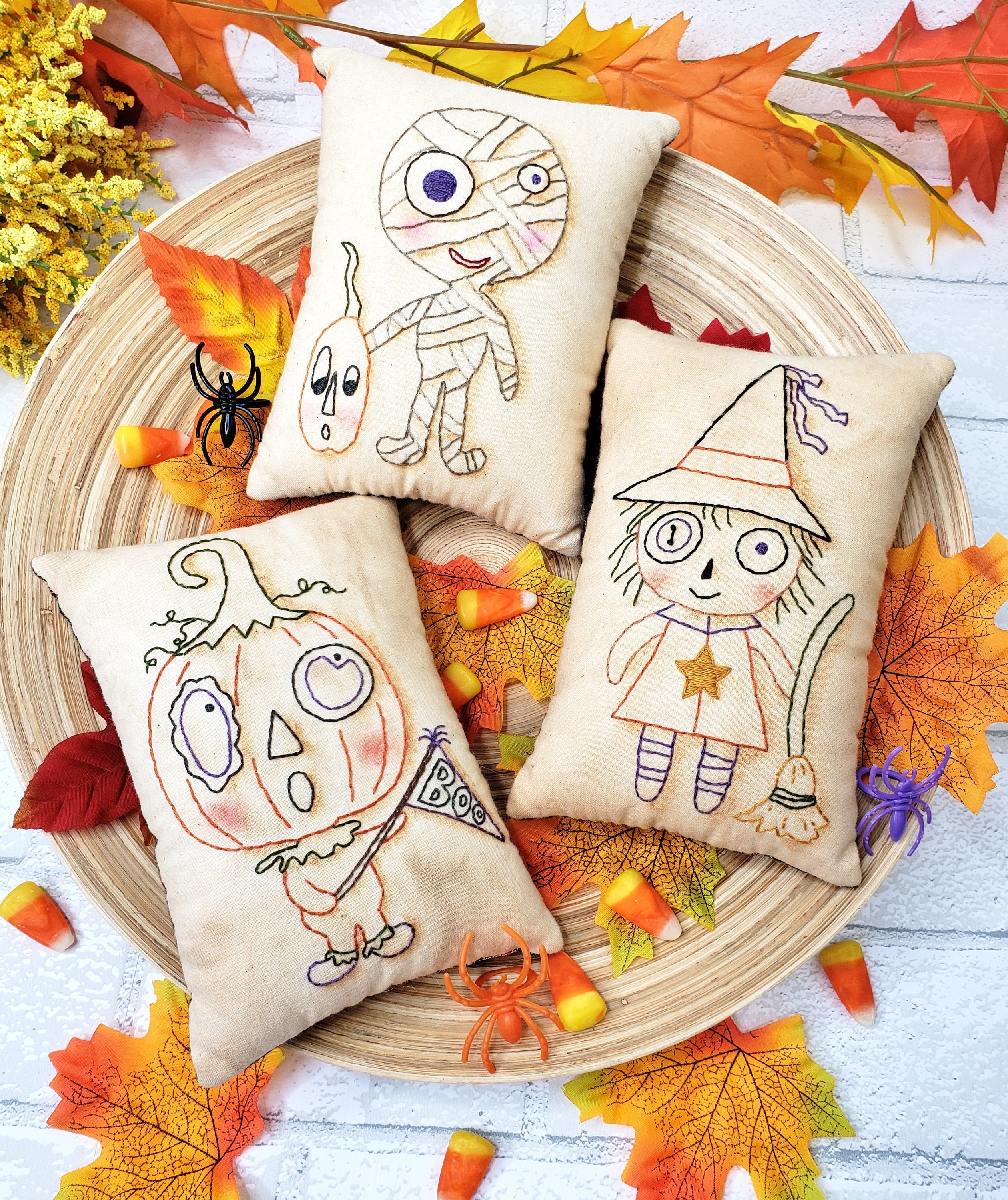 Mini Coussin Halloween Boo To You – Citrouilles Et étoiles – Noir Et Orange – Needlepoint