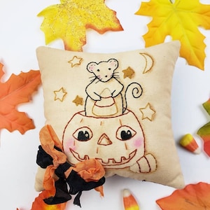 Halloween Mouse & Pumpkin Stitchery PDF Pattern - embroidery primitive Pdf pillow pin keep cushion tuck candy corn seam binding