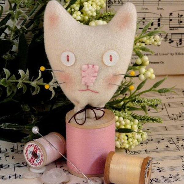 Cat Spool Pincushion Pattern PDF - sewing supply decor pin keep cushion