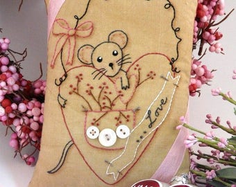 Valentine Love Mouse embroidery Pattern PDF - primitive stitchery heart pillow pinkeep tag pin cushion tuck