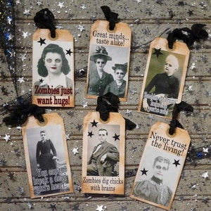 Puede incluir: Seis etiquetas de regalo de estilo vintage con temas de Halloween. Cada etiqueta presenta una imagen en blanco y negro y un dicho humorístico. Los dichos incluyen "¡Las grandes mentes... se encuentran!" "¡Los zombis solo quieren abrazos!" "¡Los zombis comen cerebros, parece que estás a salvo!" "¡Nunca confíes en los vivos!" "¡No puedes romper el corazón de una chica muerta!" y "¡A los zombis les gustan las chicas con cerebros!"