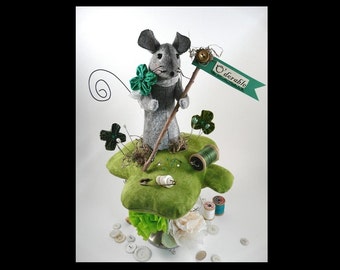 Mouse Pinkeep Shamrock PDF pattern -  wool Big pincushion prim fabric clover primitive sewing notion day Irish sign pins