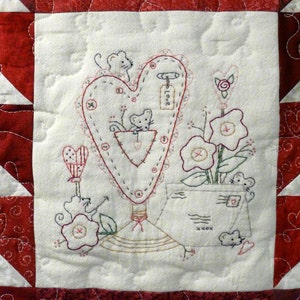 Lil Mouse VALENTINE holder pattern PDF- primitive stitchery cupid heart quilt wallhanging posies flowers embroidery