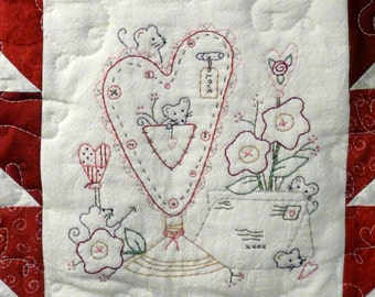 Lil Mouse VALENTINE holder pattern PDF- primitive stitchery cupid heart quilt wallhanging posies flowers embroidery