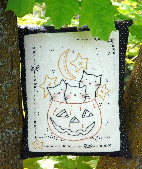 Full Moon Bat Hooked Pillow  Hooked Halloween Pillows
