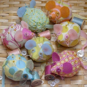 Mice Pincushion PDF Pattern - ribbon Mouse fabric wool pin keep doll decor primitive