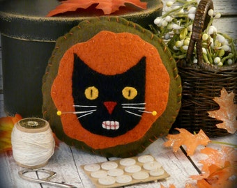 Prim black cat pincushion Halloween pattern - PDF needle pin cushion keep fall wool fabric primitive