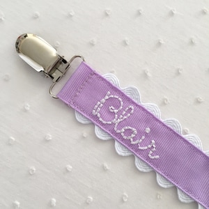 Monogrammed Pacifier Clip Holder Embroidered Name immagine 5